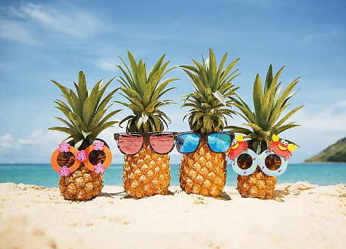 S-Card Pineapple with glasses